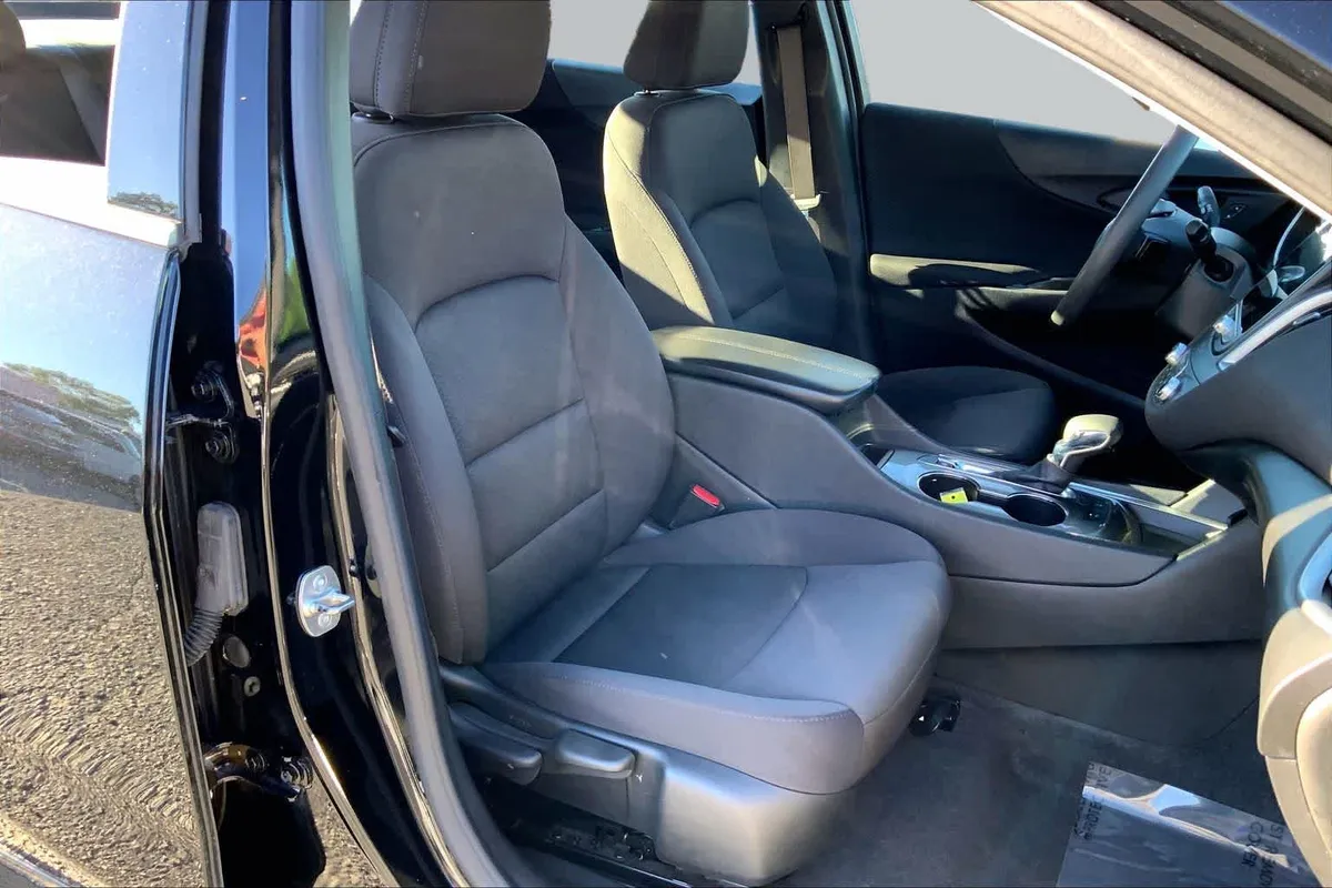 2024 Chevrolet Malibu LT thumbnail 9