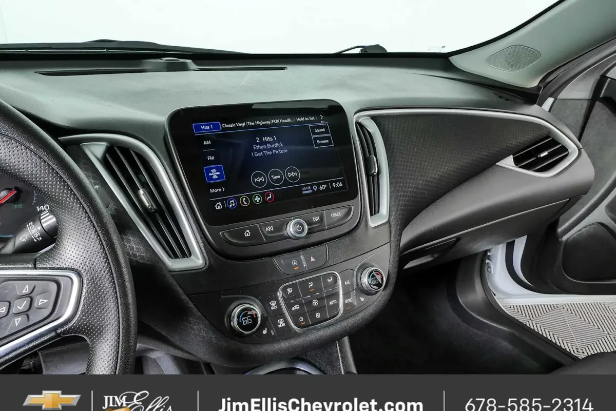 2024 Chevrolet Malibu LT thumbnail 12