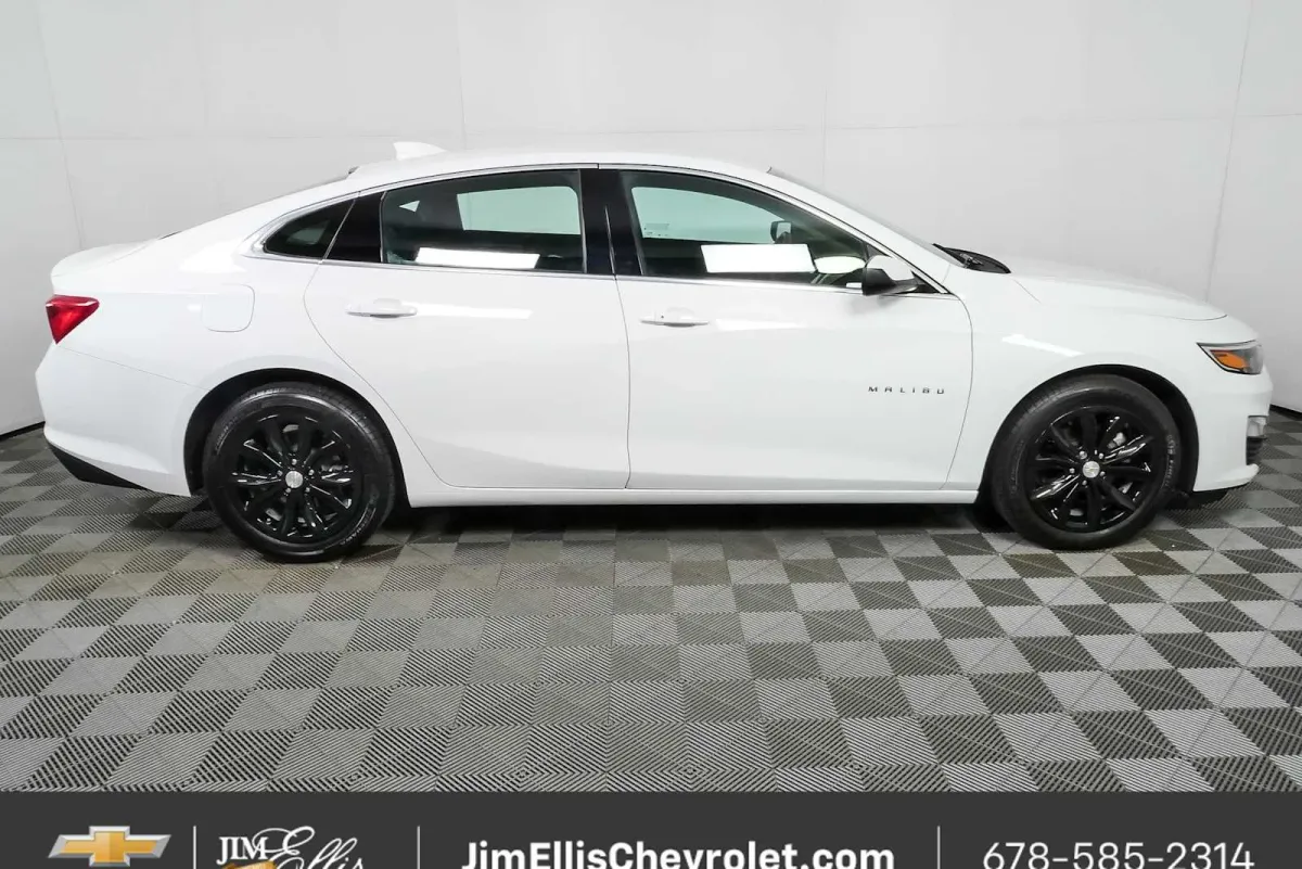 2024 Chevrolet Malibu LT thumbnail 2