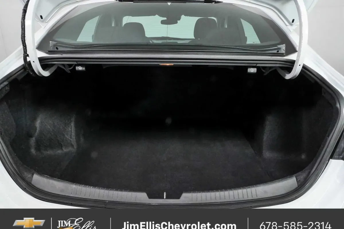 2024 Chevrolet Malibu LT thumbnail 28