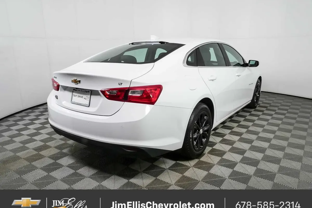 2024 Chevrolet Malibu LT thumbnail 3