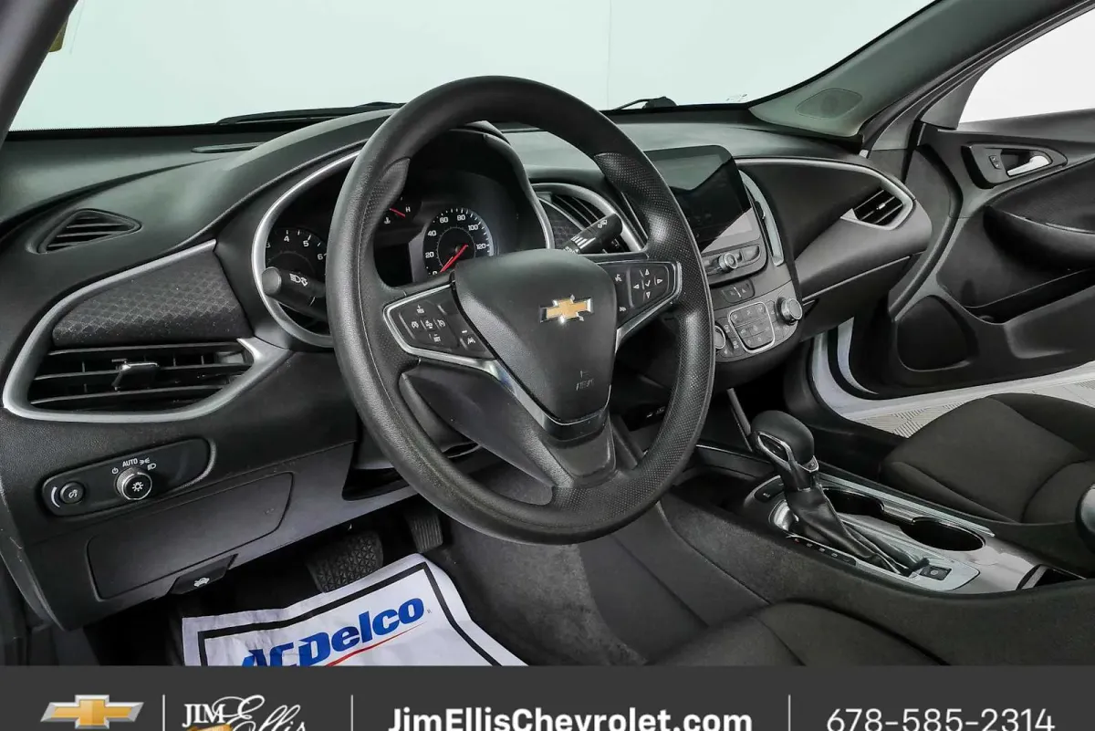 2024 Chevrolet Malibu LT thumbnail 4