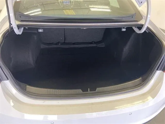 2024 Chevrolet Malibu LT thumbnail 32
