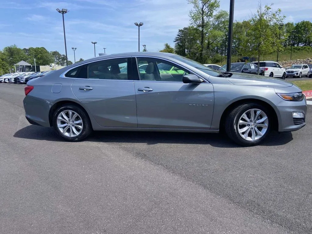 2024 Chevrolet Malibu LT thumbnail 2