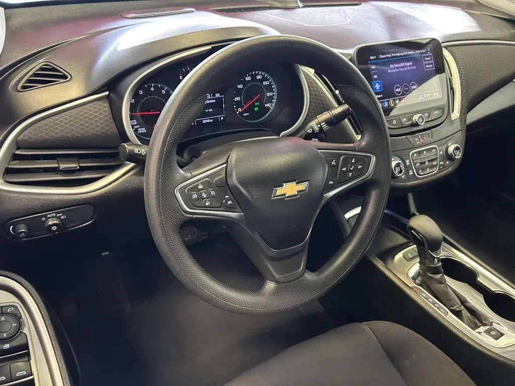 2024 Chevrolet Malibu LT thumbnail 13