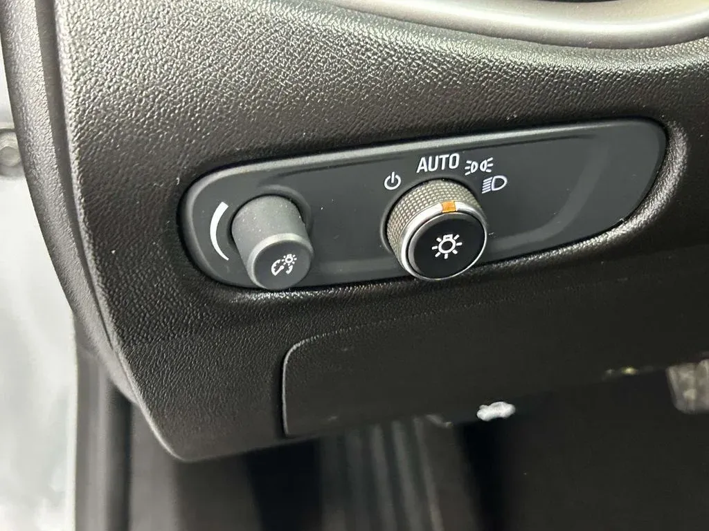 2024 Chevrolet Malibu LT thumbnail 18