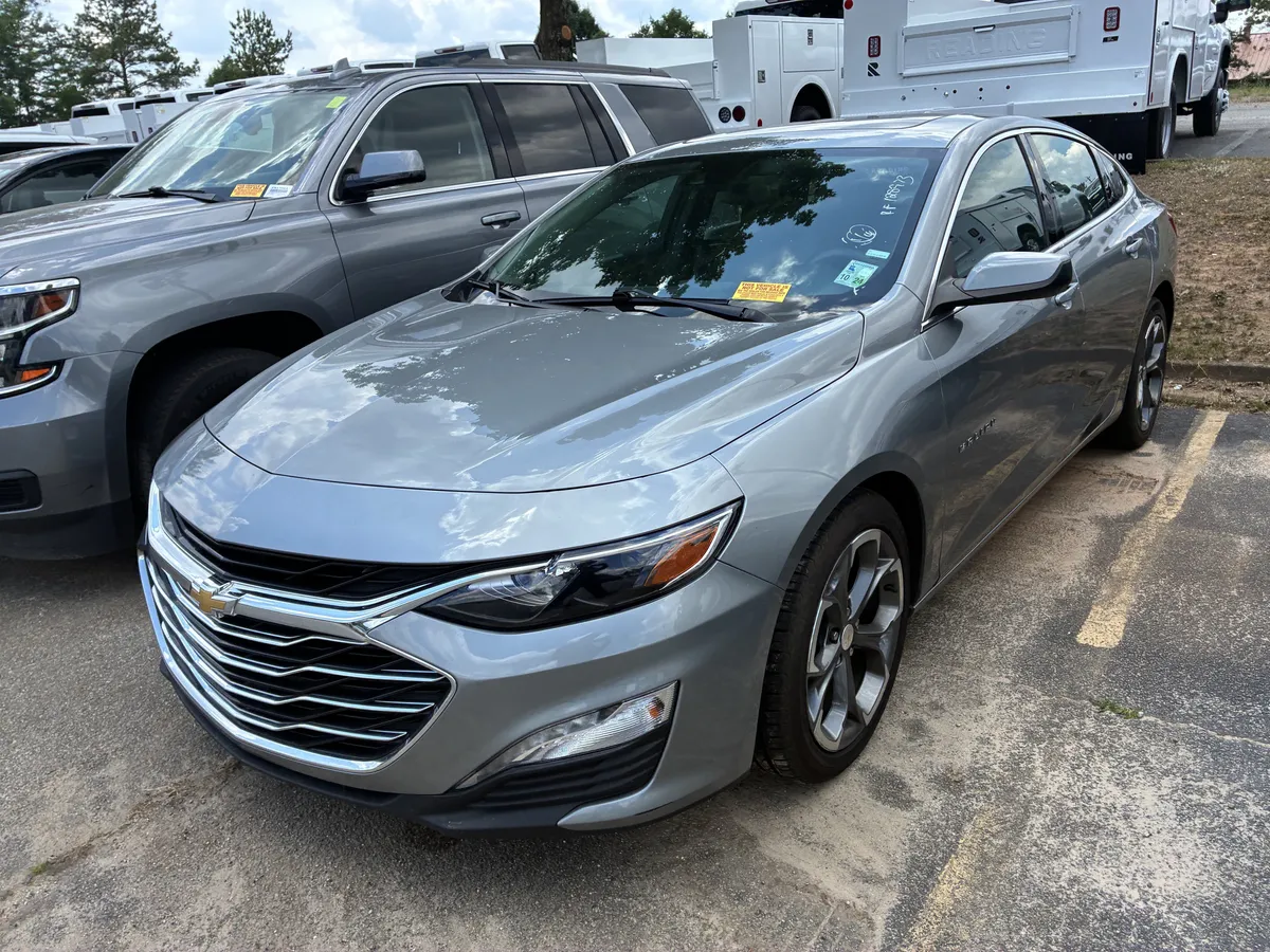 2024 Chevrolet Malibu LT thumbnail 2