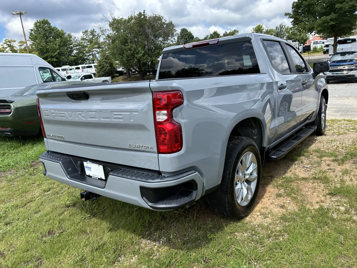 2024 Chevrolet Silverado 1500 Custom thumbnail 8