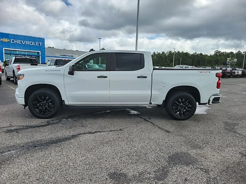 2024 Chevrolet Silverado 1500 Custom thumbnail 4