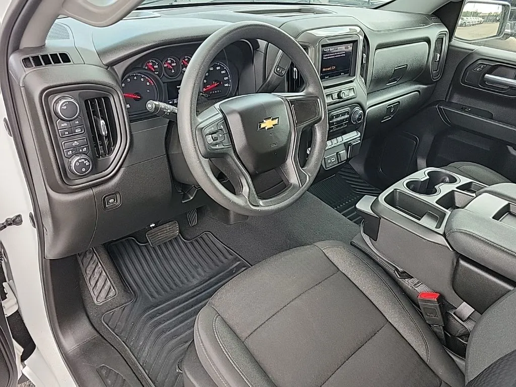 2024 Chevrolet Silverado 1500 Custom thumbnail 9