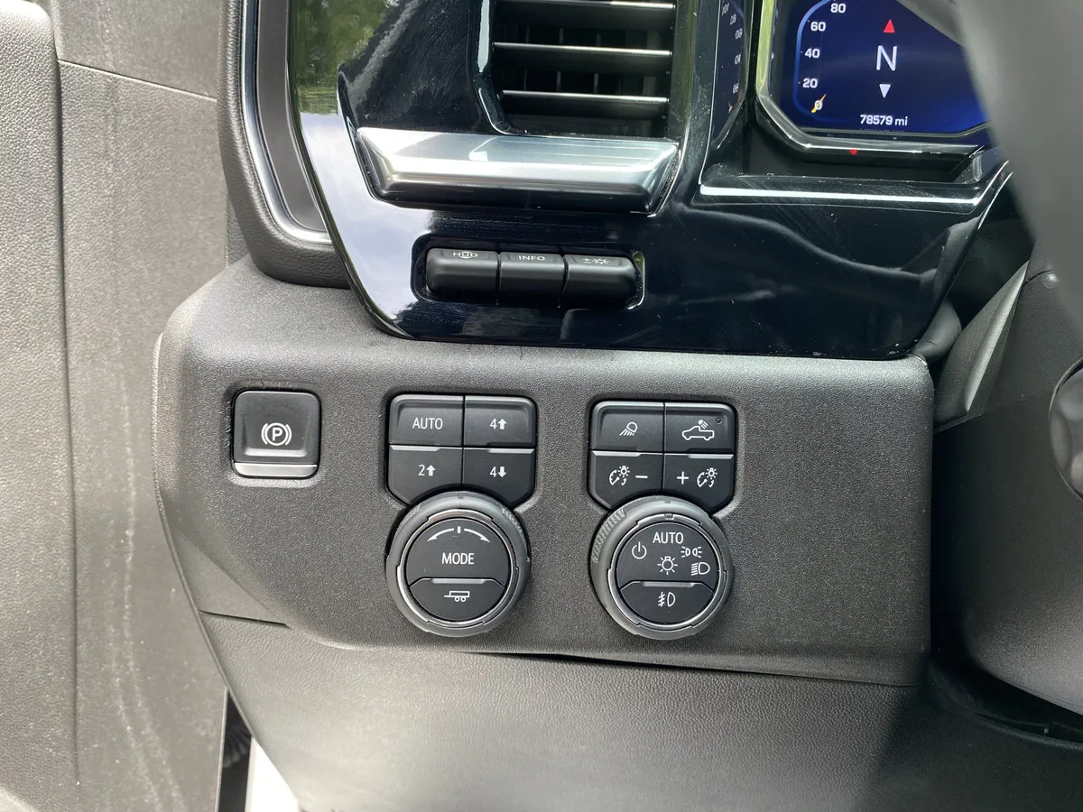 2024 Chevrolet Silverado 1500 High Country thumbnail 17