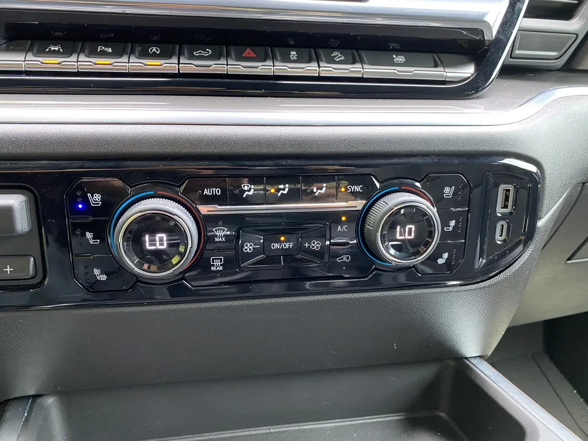 2024 Chevrolet Silverado 1500 High Country thumbnail 30