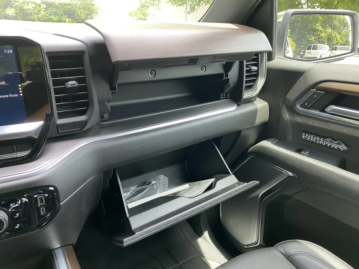 2024 Chevrolet Silverado 1500 High Country thumbnail 32