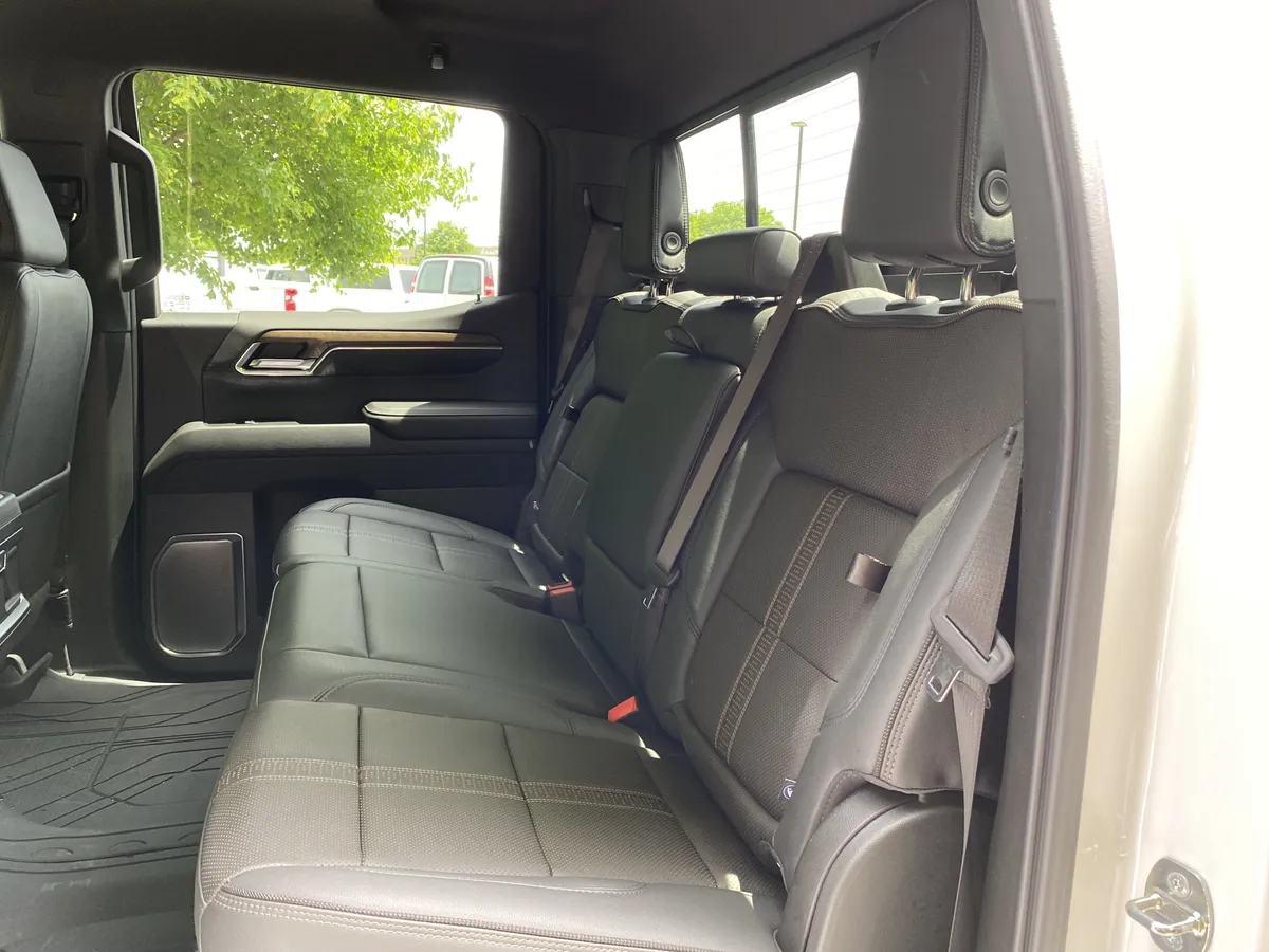2024 Chevrolet Silverado 1500 High Country thumbnail 40