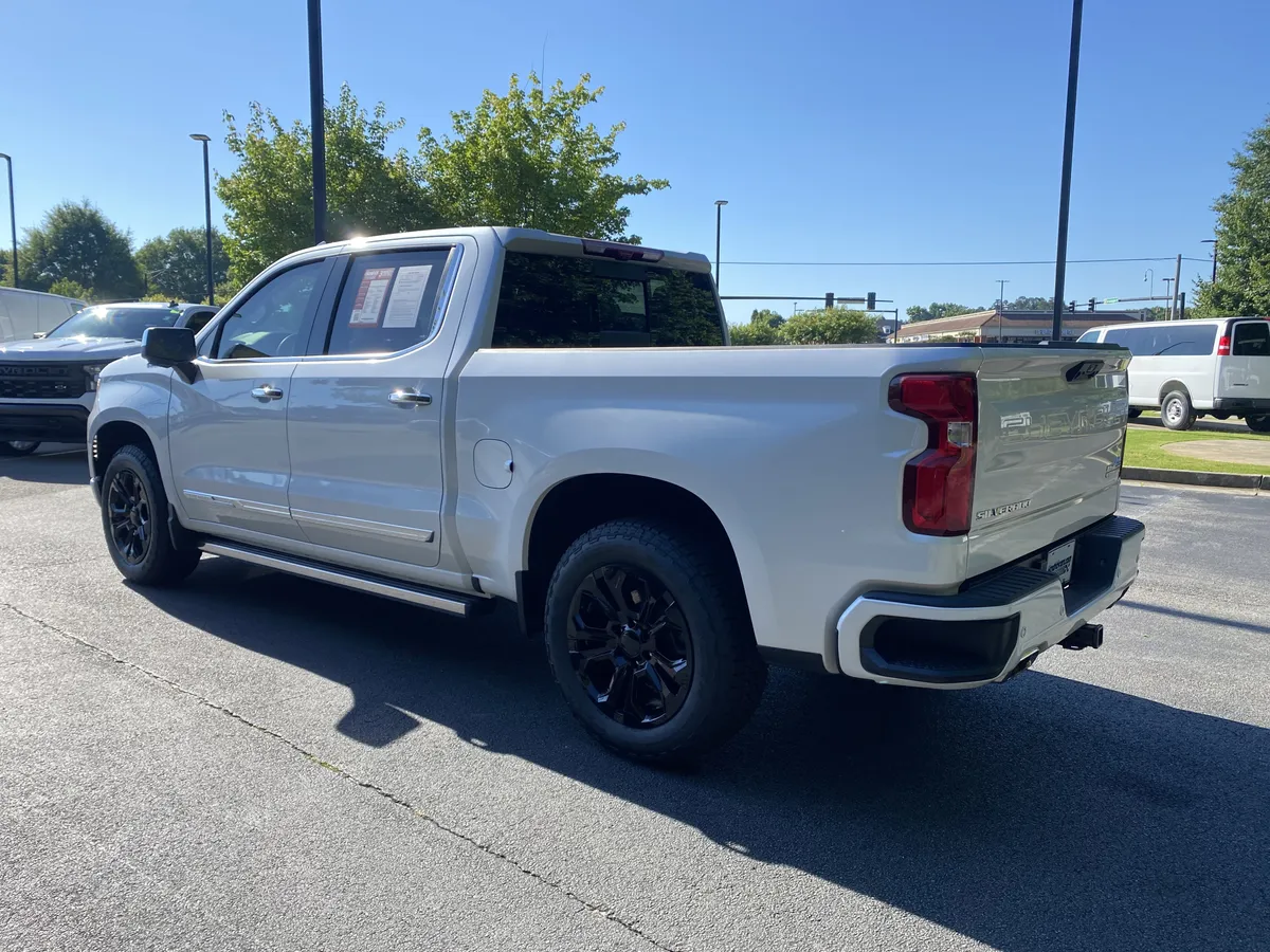 2024 Chevrolet Silverado 1500 High Country thumbnail 6