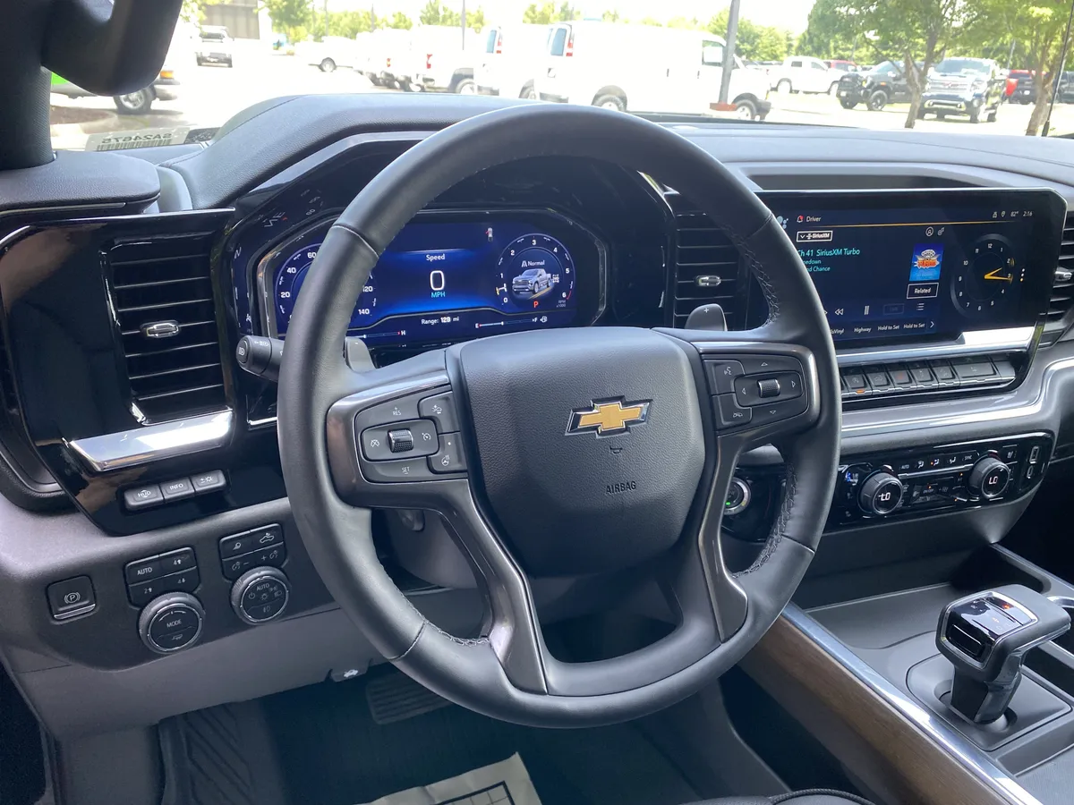2024 Chevrolet Silverado 1500 High Country thumbnail 16
