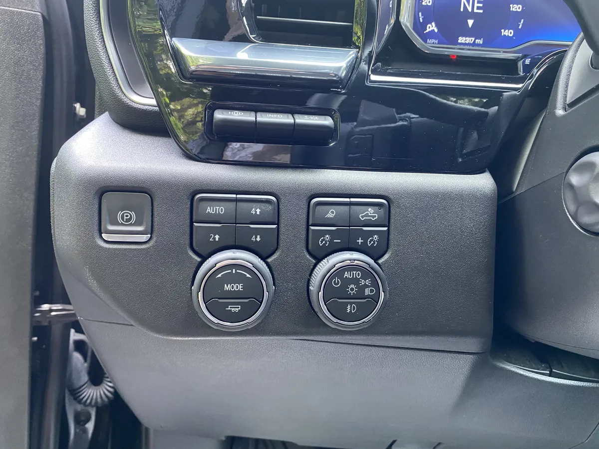 2024 Chevrolet Silverado 1500 High Country thumbnail 17