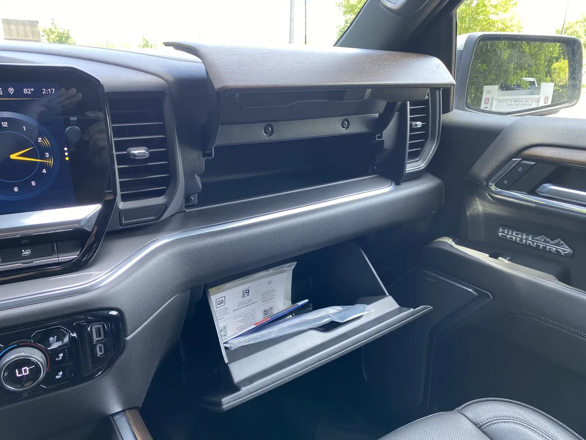 2024 Chevrolet Silverado 1500 High Country thumbnail 32