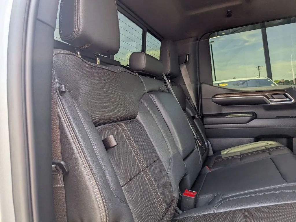 2024 Chevrolet Silverado 1500 High Country thumbnail 23