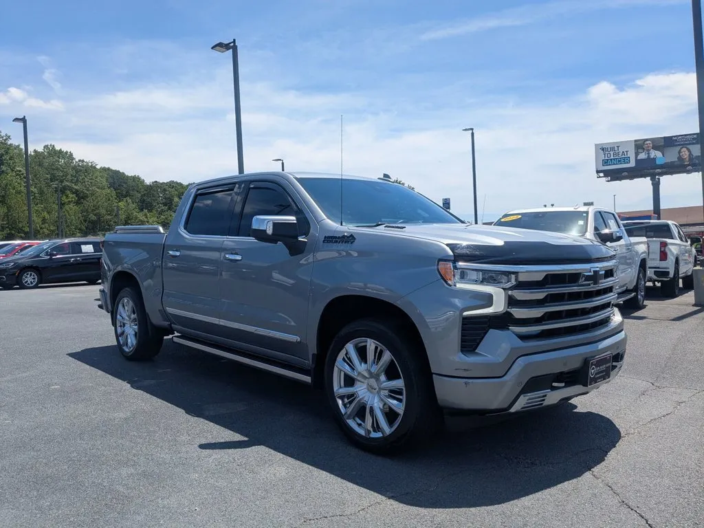 2024 Chevrolet Silverado 1500 High Country thumbnail 3