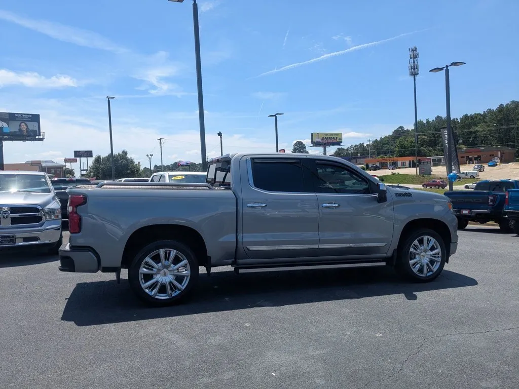 2024 Chevrolet Silverado 1500 High Country thumbnail 4