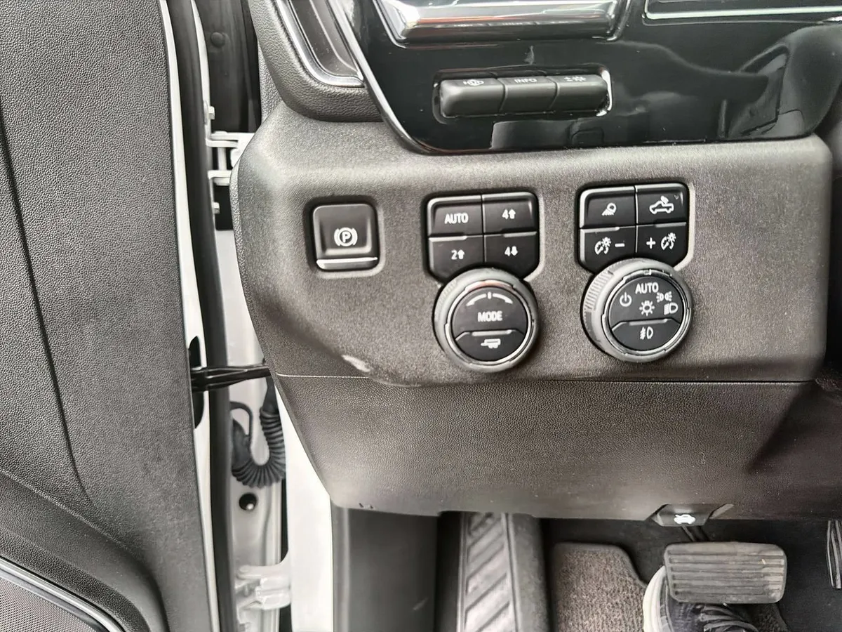 2024 Chevrolet Silverado 1500 High Country thumbnail 15