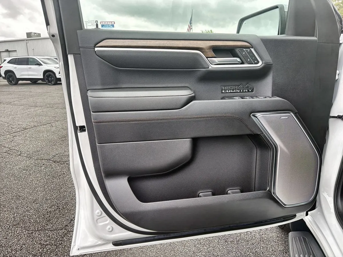 2024 Chevrolet Silverado 1500 High Country thumbnail 18