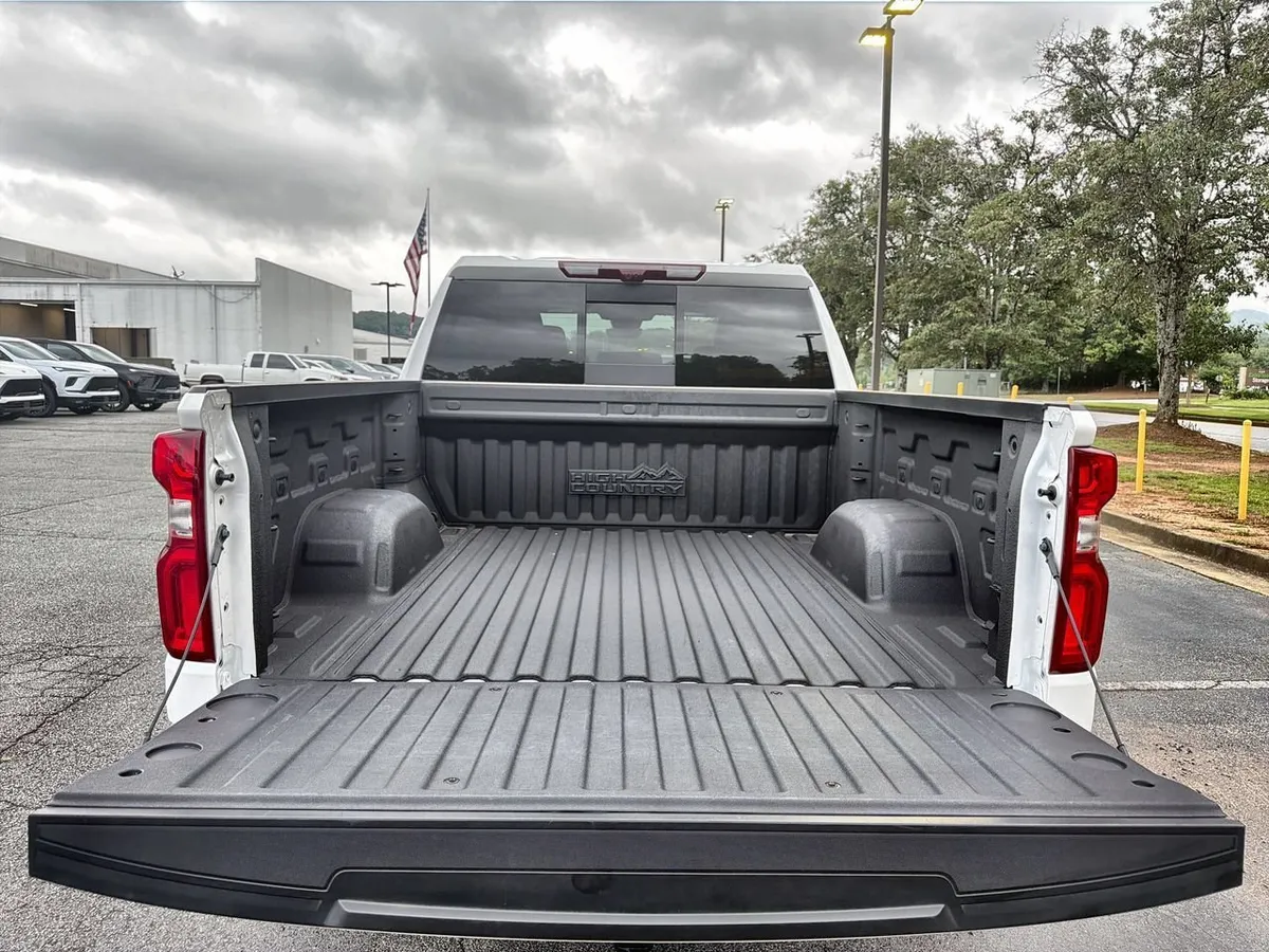 2024 Chevrolet Silverado 1500 High Country thumbnail 21