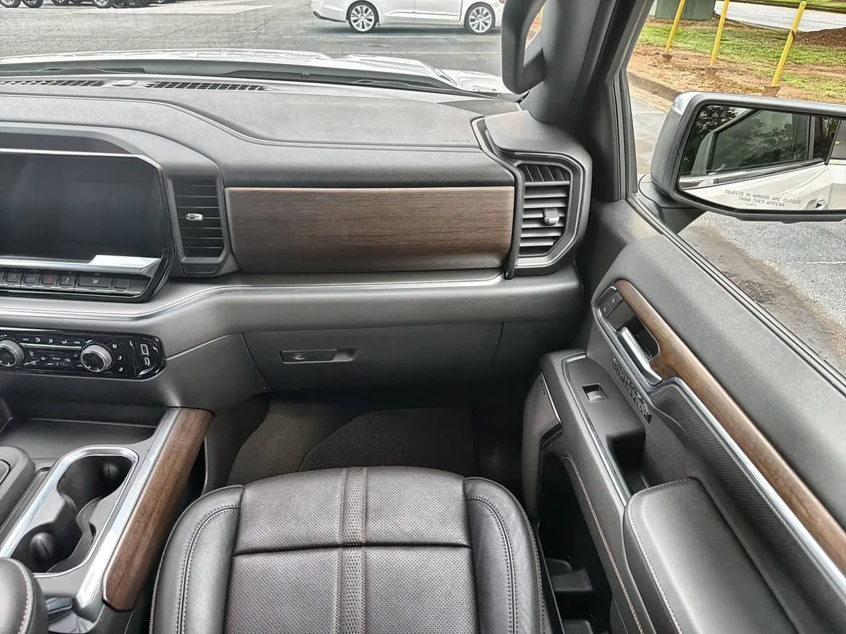 2024 Chevrolet Silverado 1500 High Country thumbnail 24