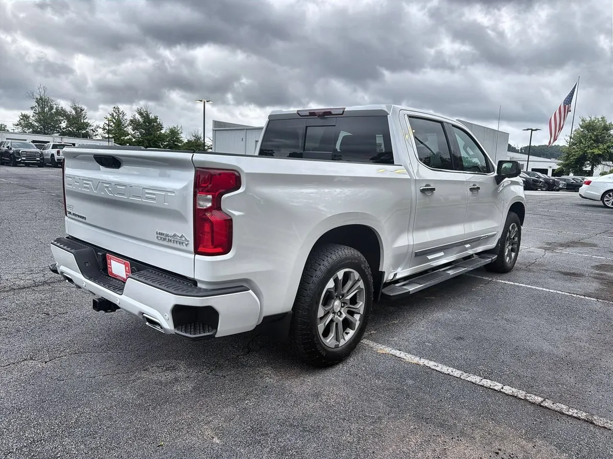 2024 Chevrolet Silverado 1500 High Country thumbnail 8