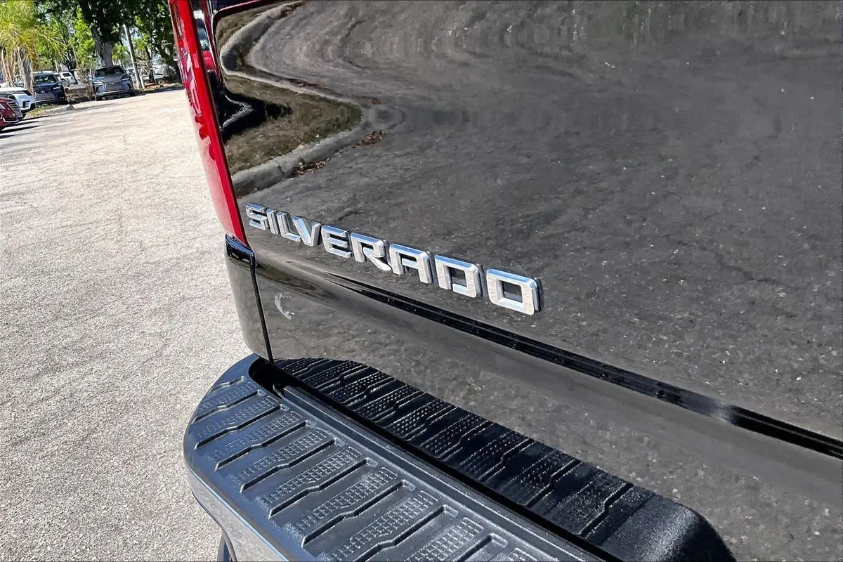 2024 Chevrolet Silverado 1500 LT thumbnail 10