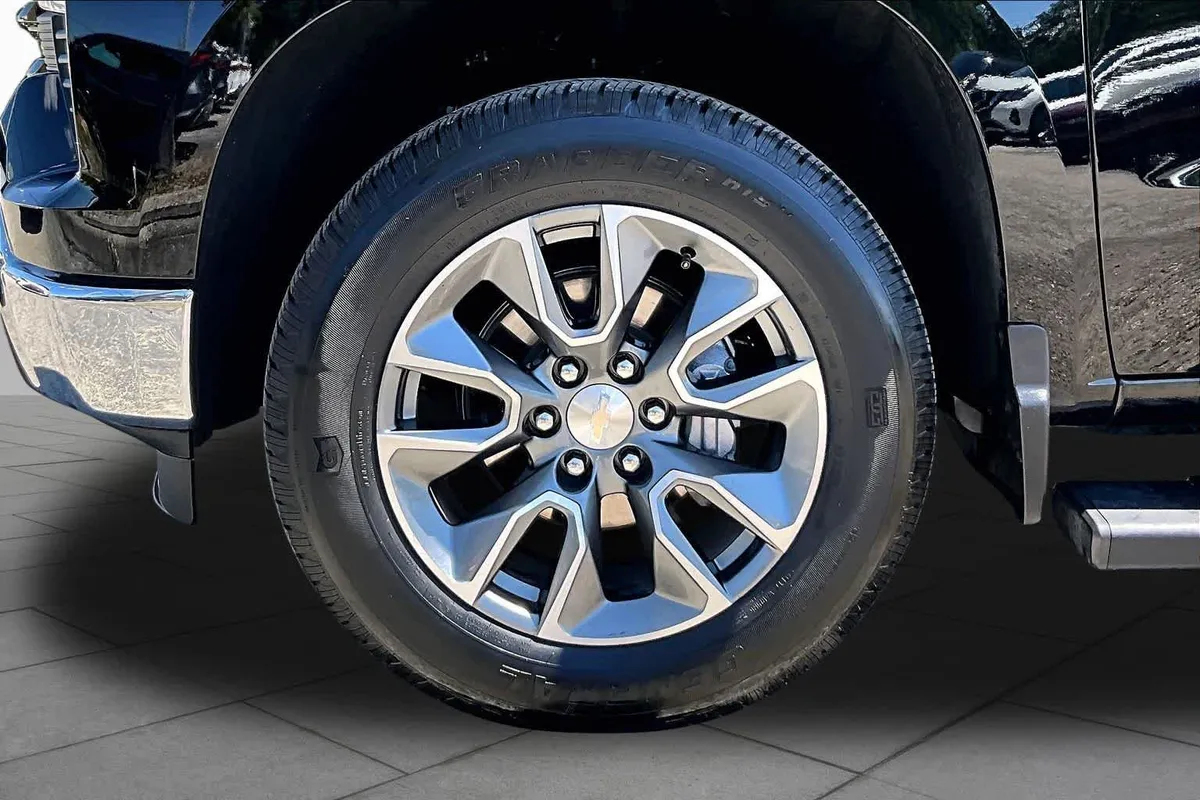2024 Chevrolet Silverado 1500 LT thumbnail 11
