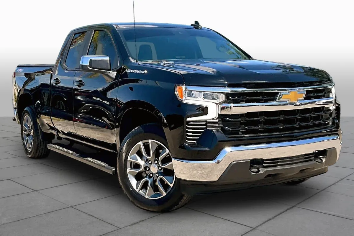 2024 Chevrolet Silverado 1500 LT thumbnail 3