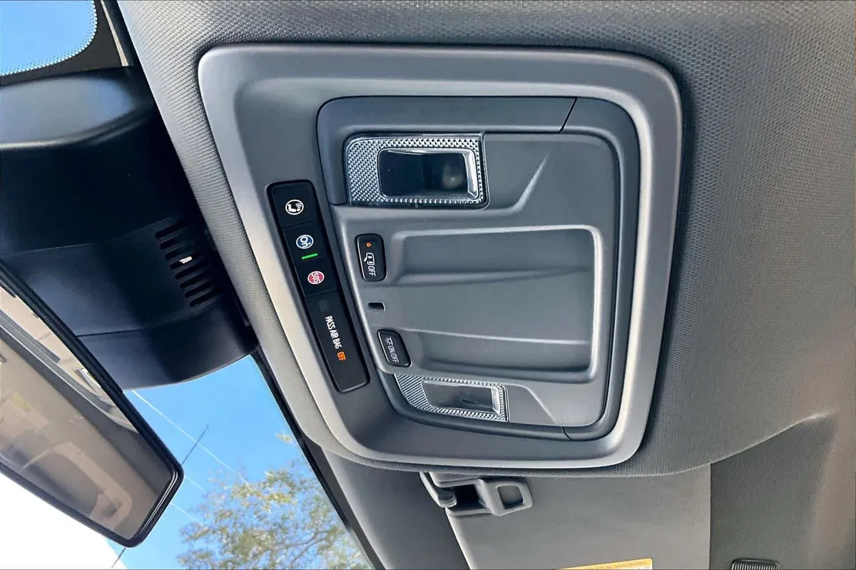 2024 Chevrolet Silverado 1500 LT thumbnail 32