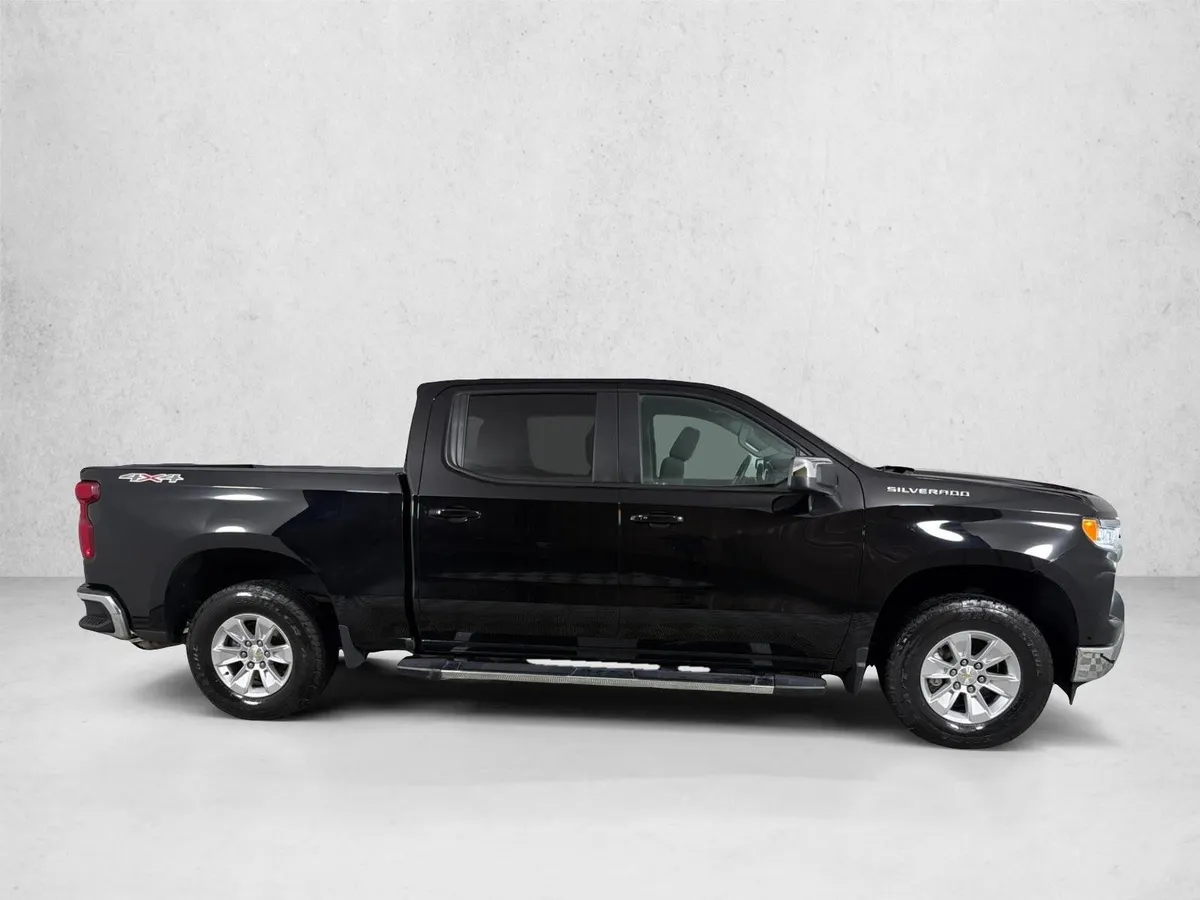 2024 Chevrolet Silverado 1500 LT thumbnail 2