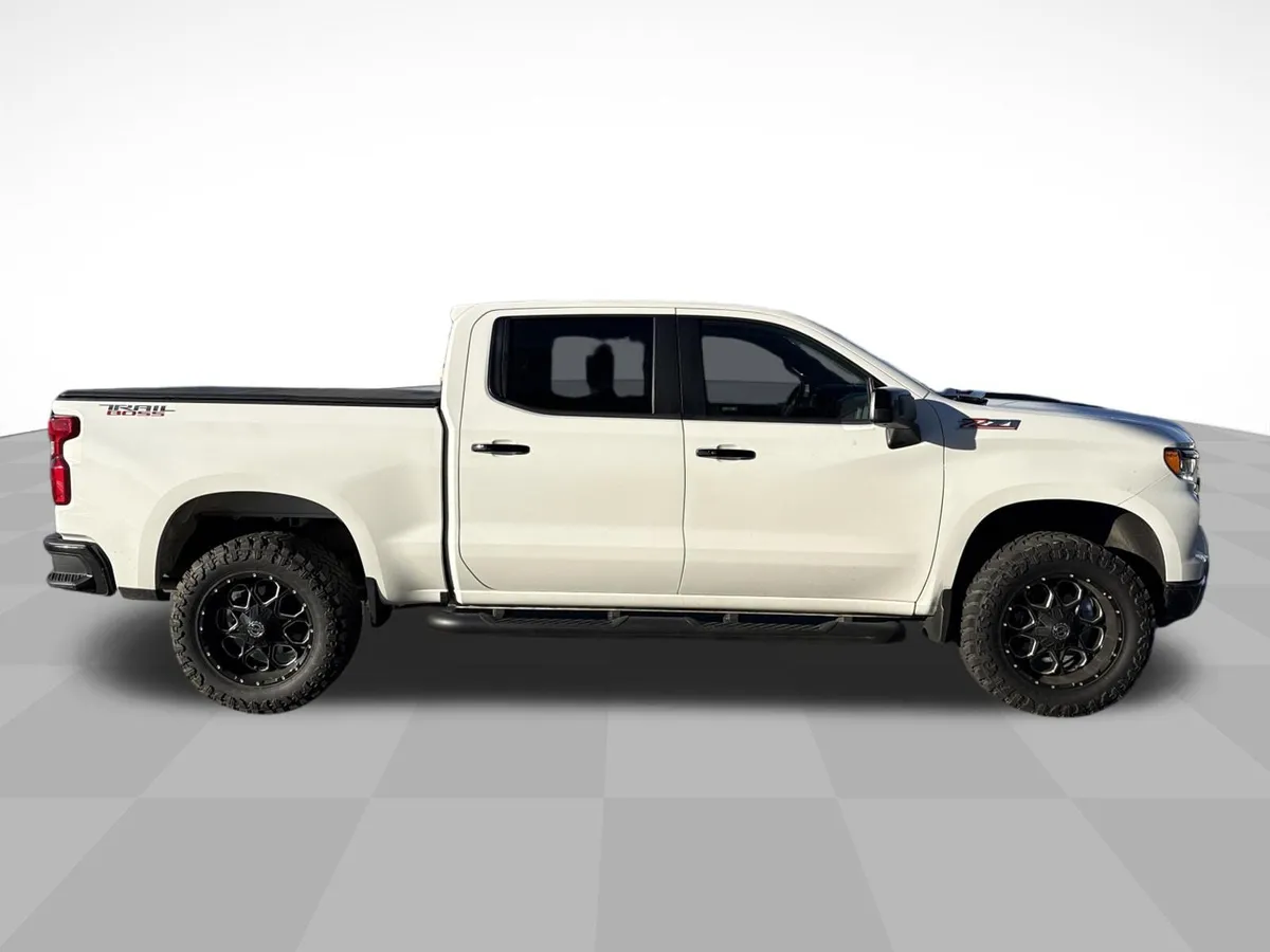 2024 Chevrolet Silverado 1500 LT Trail Boss thumbnail 3