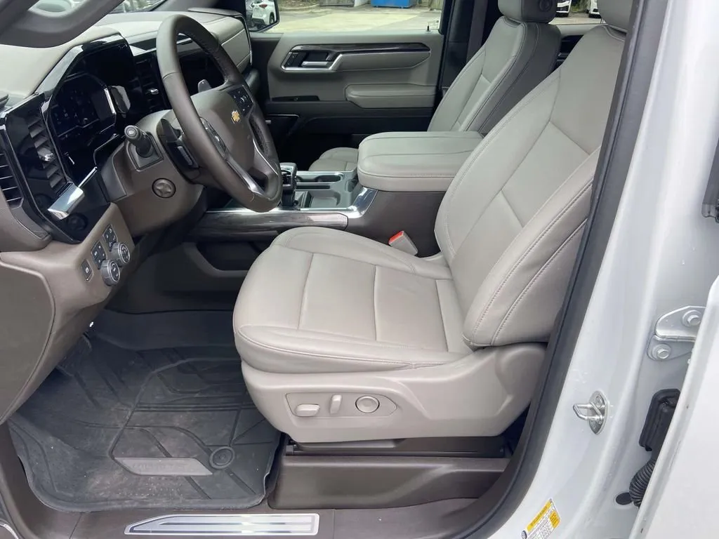 2024 Chevrolet Silverado 1500 LTZ thumbnail 19