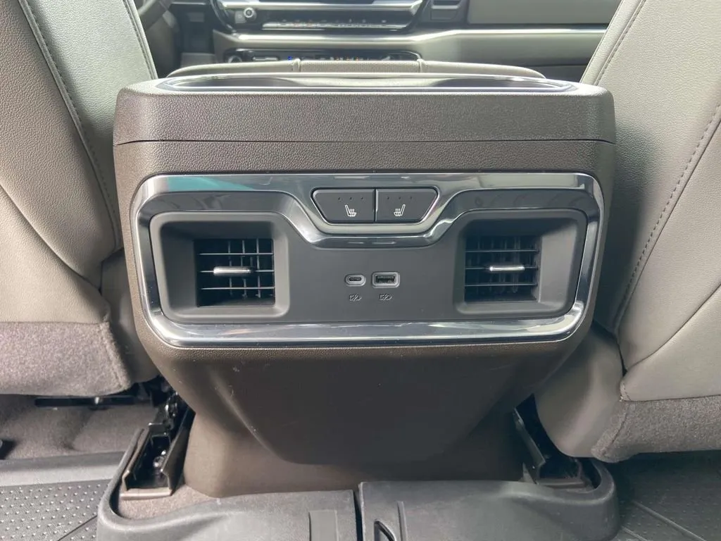 2024 Chevrolet Silverado 1500 LTZ thumbnail 24