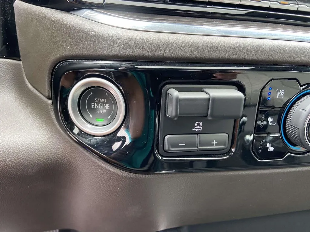 2024 Chevrolet Silverado 1500 LTZ thumbnail 28