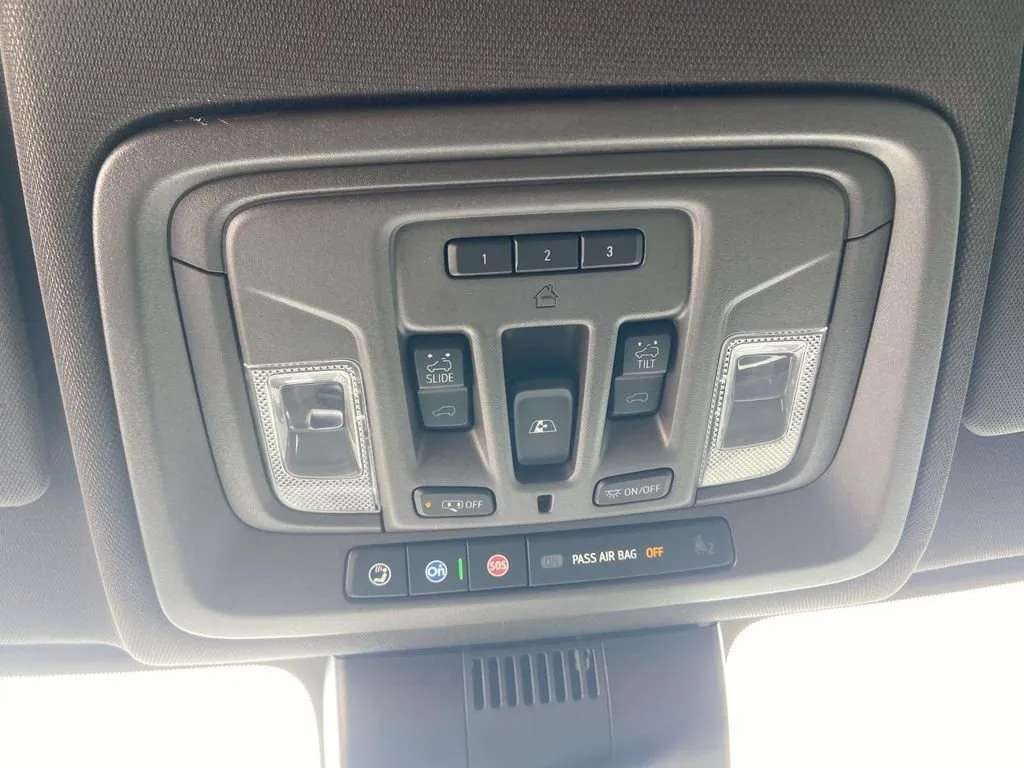 2024 Chevrolet Silverado 1500 LTZ thumbnail 31