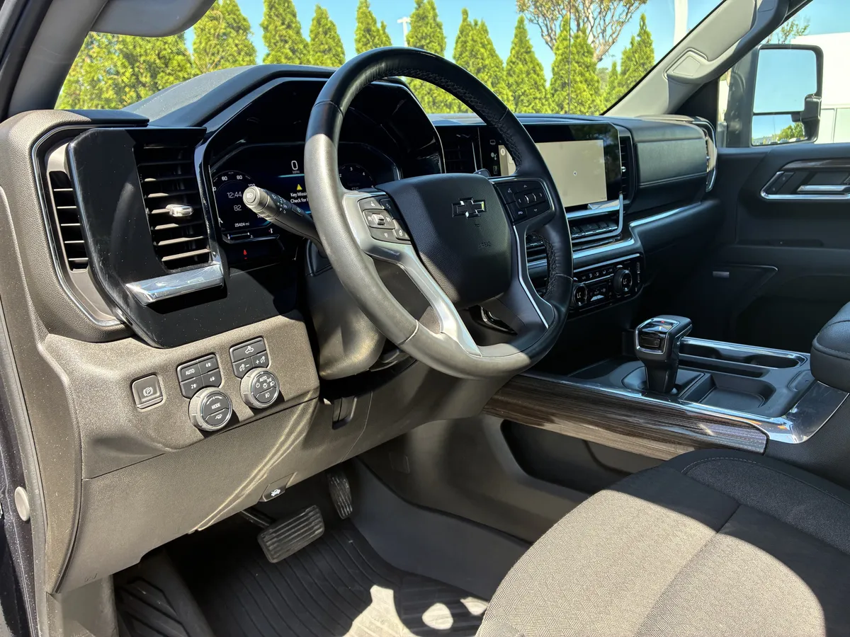 2024 Chevrolet Silverado 1500 RST thumbnail 22