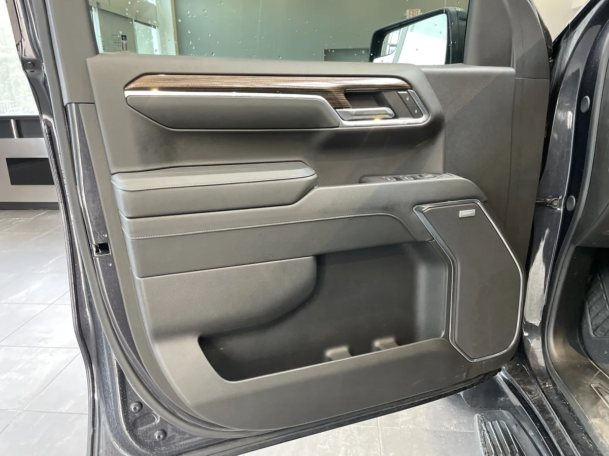 2024 Chevrolet Silverado 1500 RST thumbnail 13