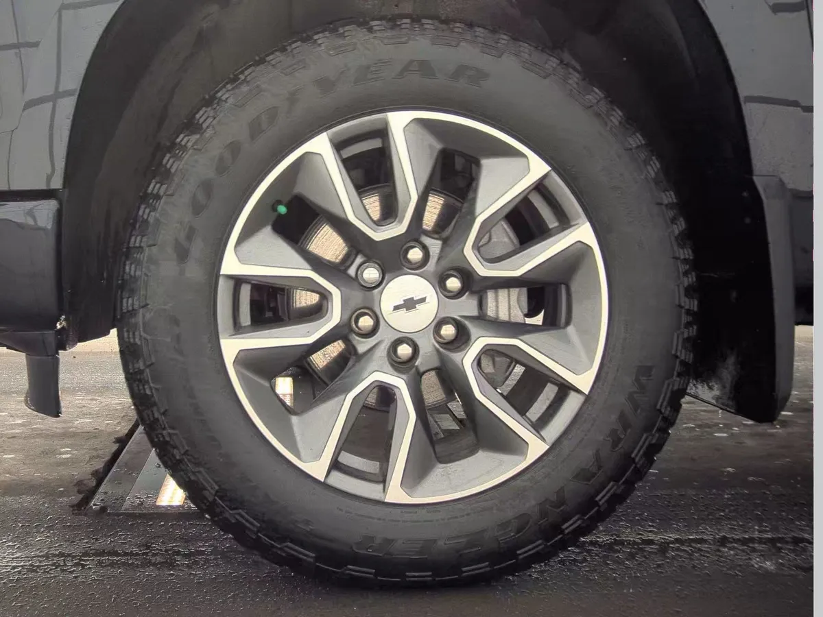 2024 Chevrolet Silverado 1500 RST thumbnail 9