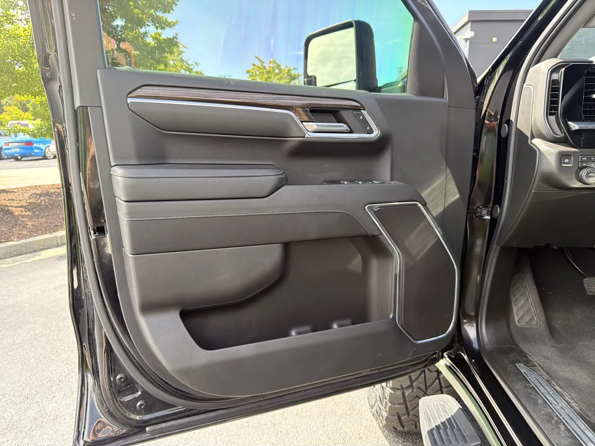 2024 Chevrolet Silverado 1500 RST thumbnail 23