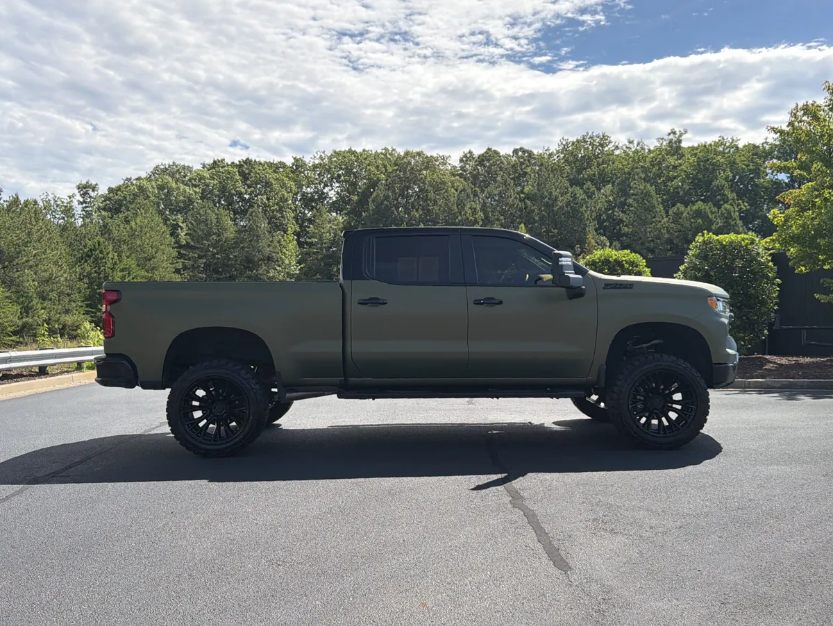 2024 Chevrolet Silverado 1500 RST thumbnail 4