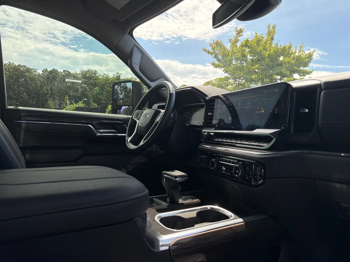 2024 Chevrolet Silverado 1500 RST thumbnail 5