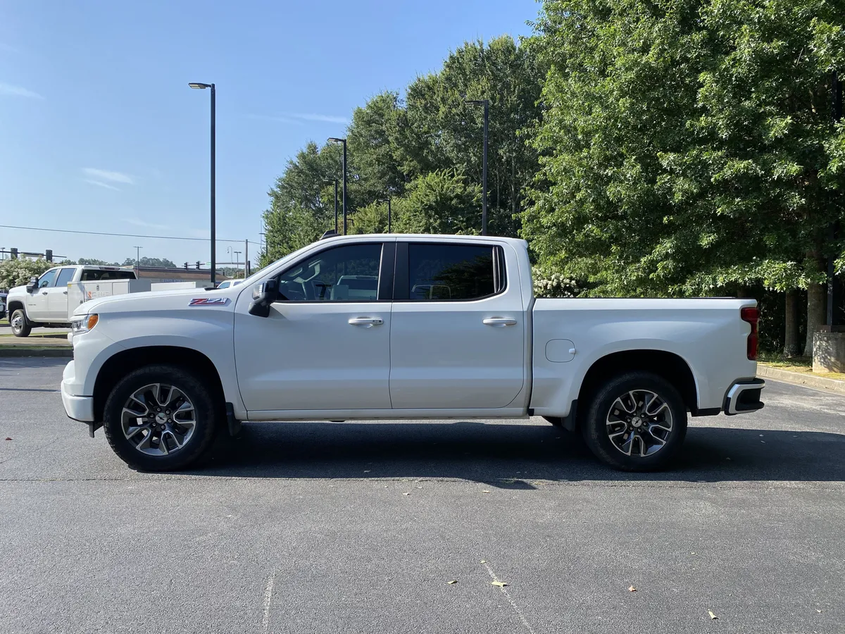 2024 Chevrolet Silverado 1500 RST thumbnail 5
