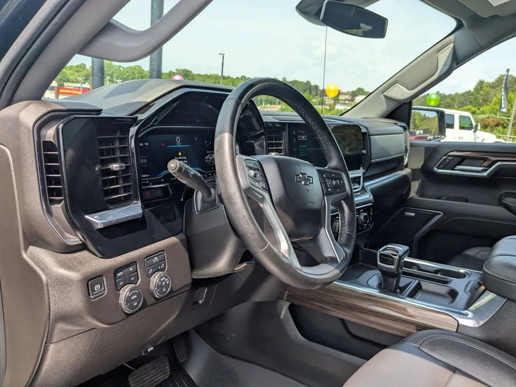 2024 Chevrolet Silverado 1500 RST thumbnail 13
