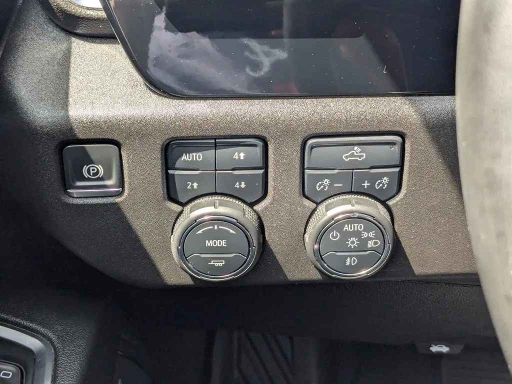 2024 Chevrolet Silverado 1500 RST thumbnail 21