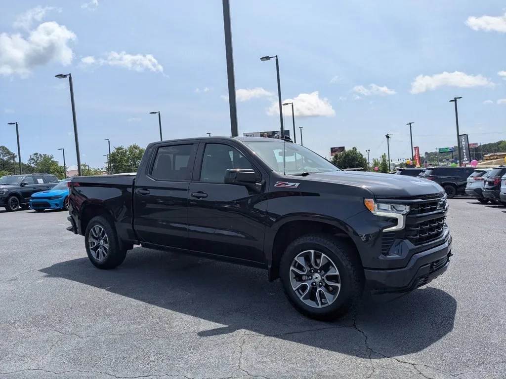2024 Chevrolet Silverado 1500 RST thumbnail 3